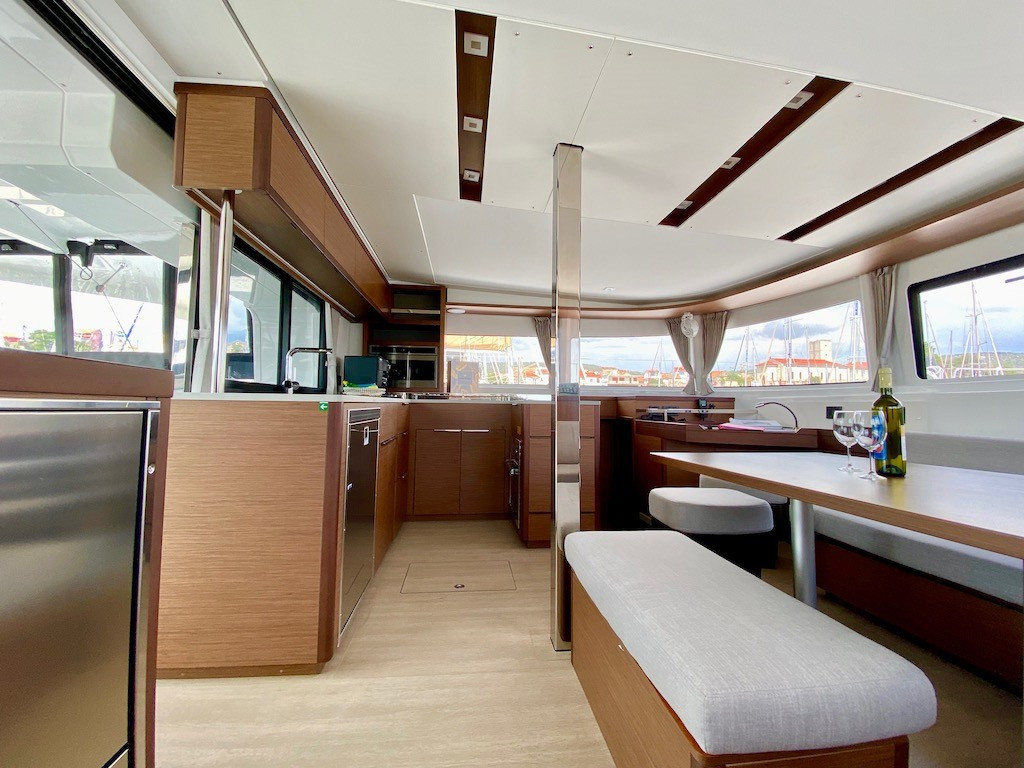 Yacht LAGOON - 46 "Ruru"