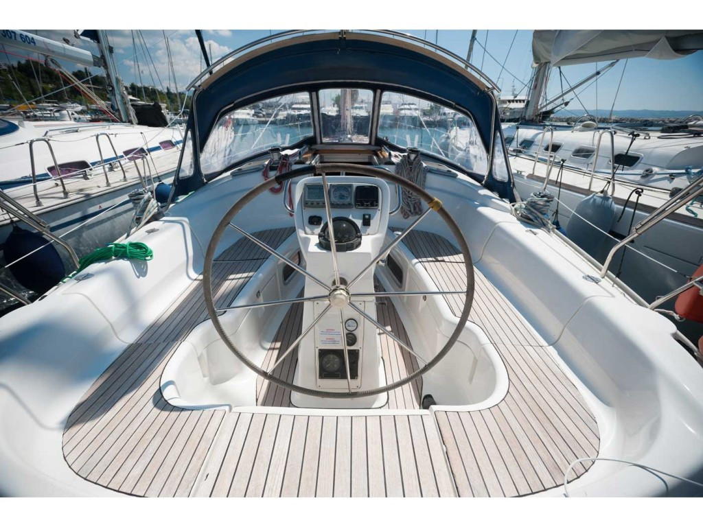 Yacht BAVARIA - 38 "Meander"