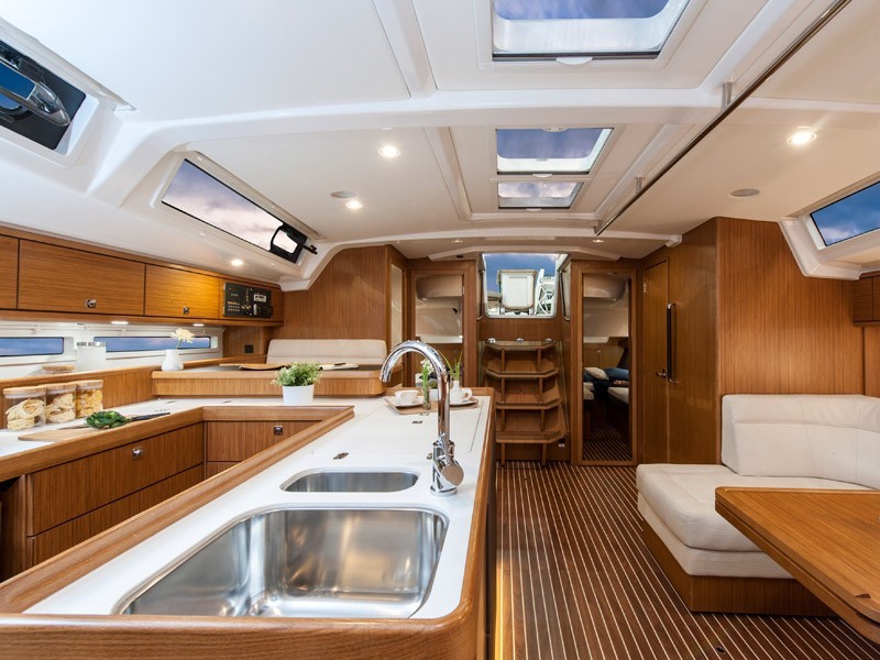 Yacht BAVARIA - Cruiser 56 "Anassa"