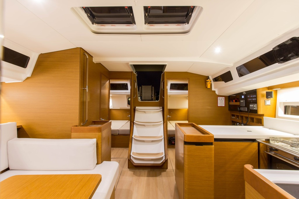 Yacht JEANNEAU - Sun Odyssey 440 "Ocean Song"
