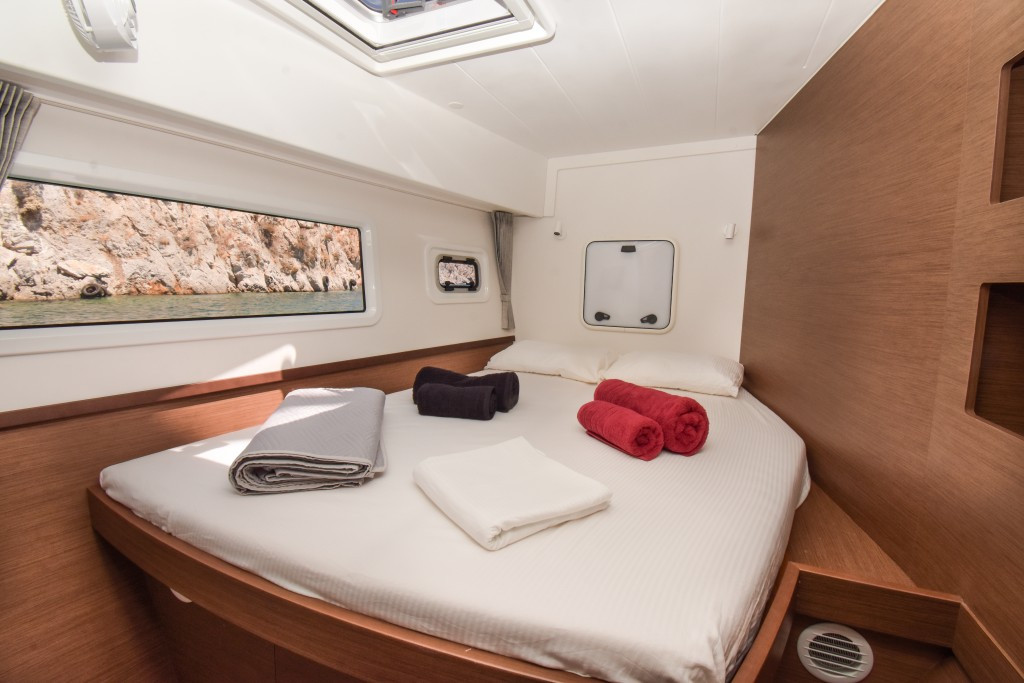 Yacht LAGOON - 42 "Aenaos"