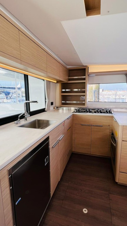 Yacht LAGOON - 46 "Zoey"