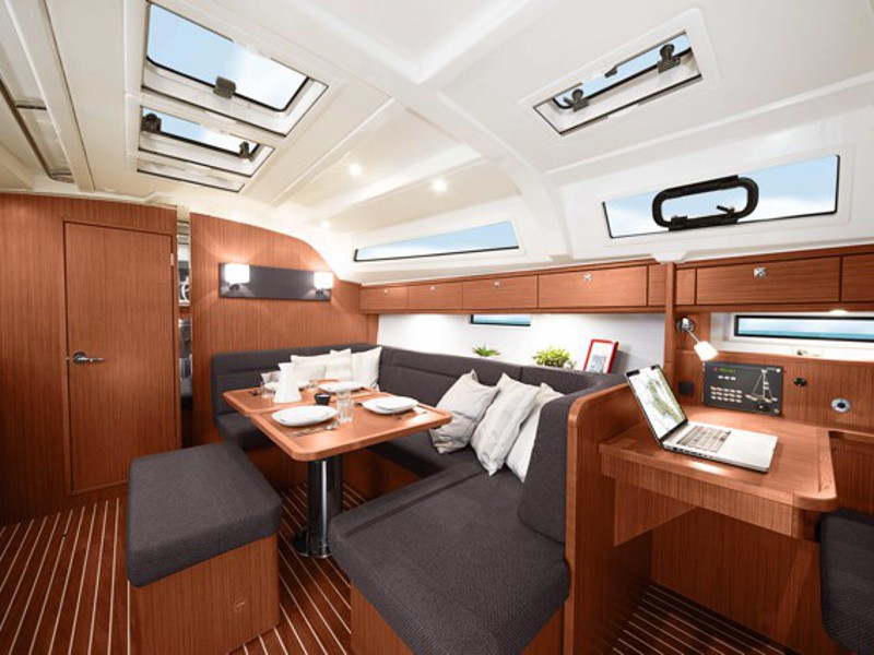 Yacht BAVARIA - Cruiser 41 "Urze"
