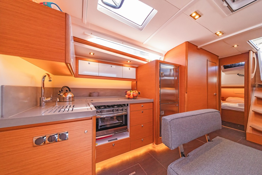 Yacht DUFOUR - 470 "Edelweiss"