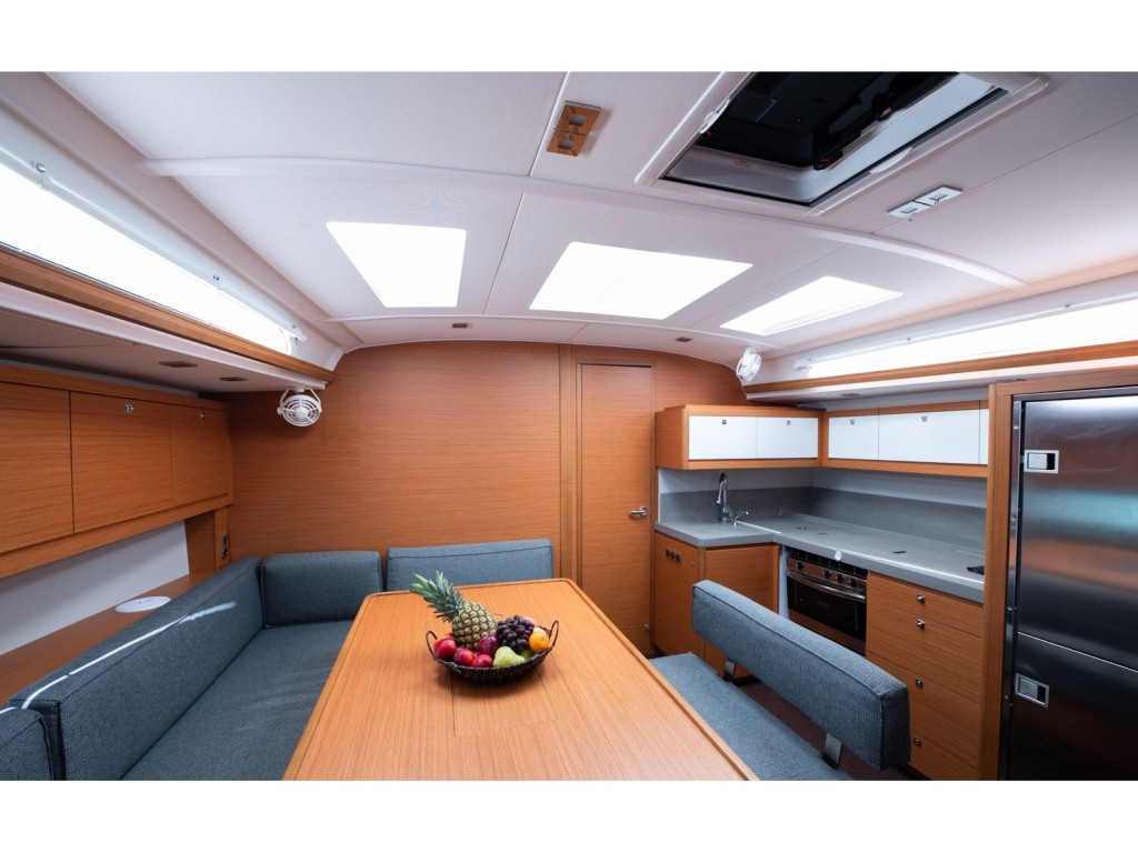 Yacht DUFOUR - 470 "Andromeda"