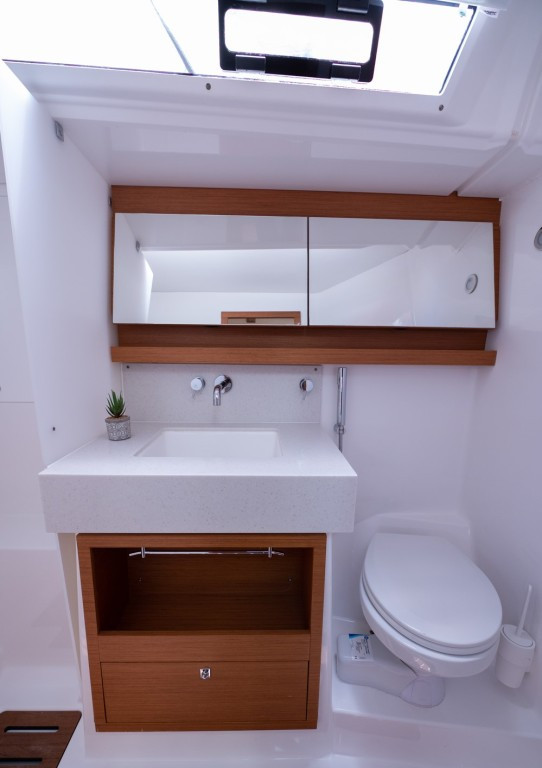 Yacht DUFOUR - 470 "Andromeda"