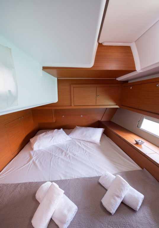 Yacht DUFOUR - 470 "Andromeda"