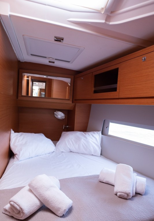 Yacht DUFOUR - 470 "Andromeda"