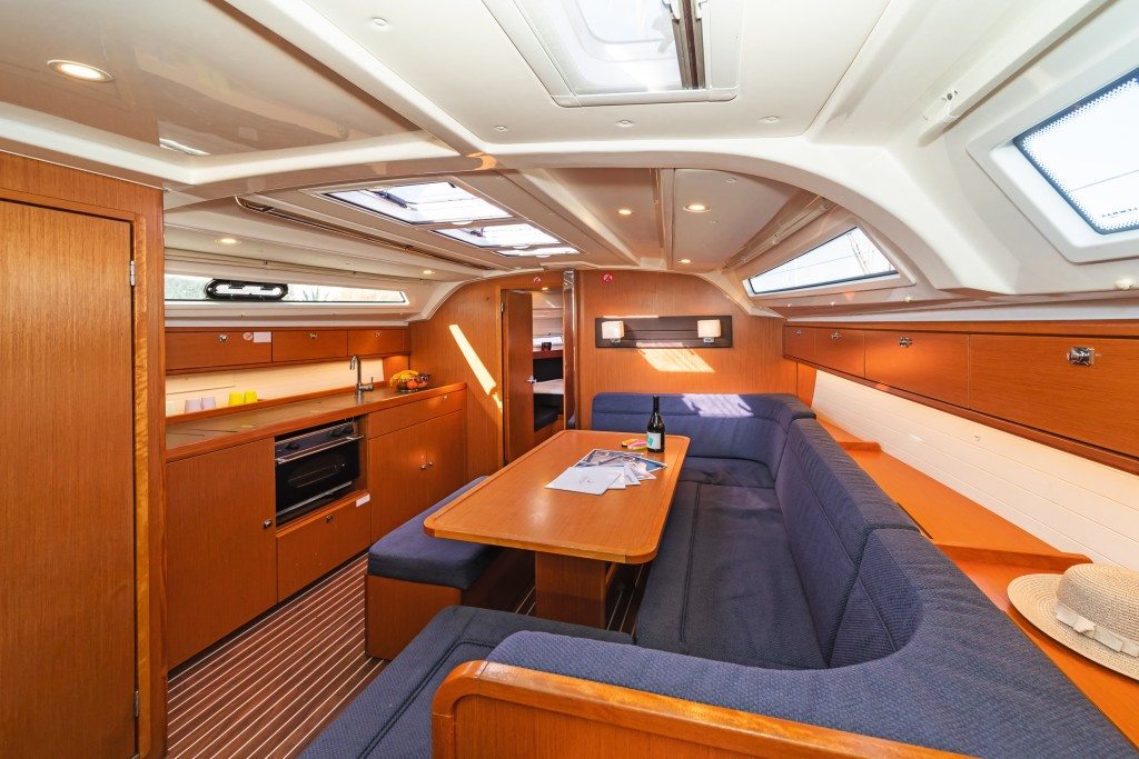 Yacht BAVARIA - Cruiser 41 "Blue Pearl"