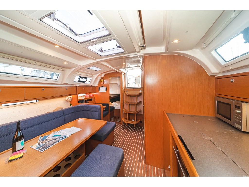 Yacht BAVARIA - Cruiser 41 "Blue Pearl"