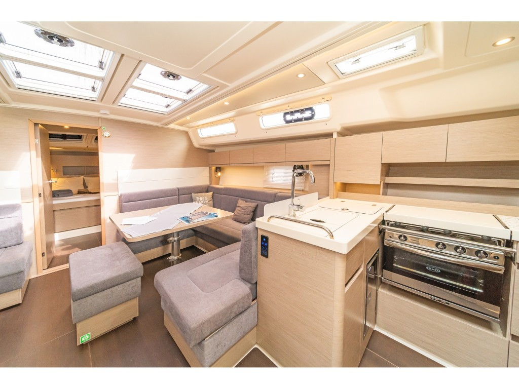 Yacht HANSE - 458 "Ella"