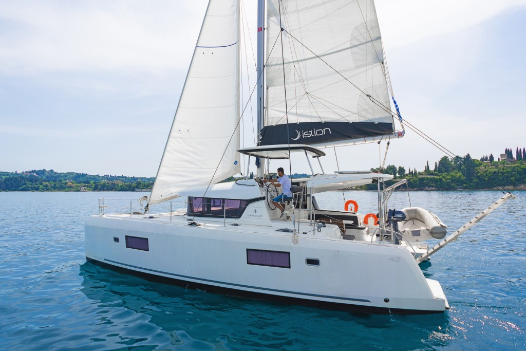 Yacht LAGOON - 42 "Four Season"