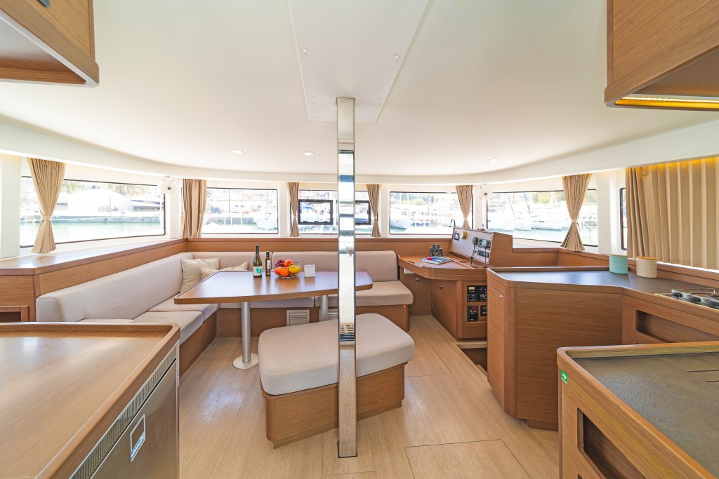 Yacht LAGOON - 42 "Four Season"