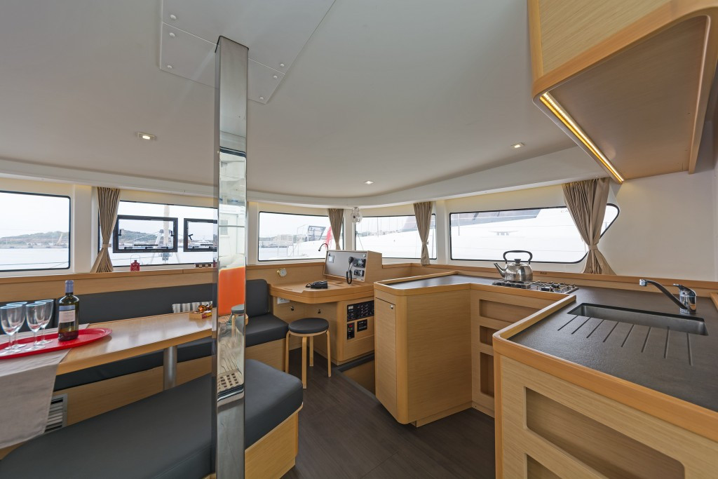 Yacht LAGOON - 42 "Breeze"