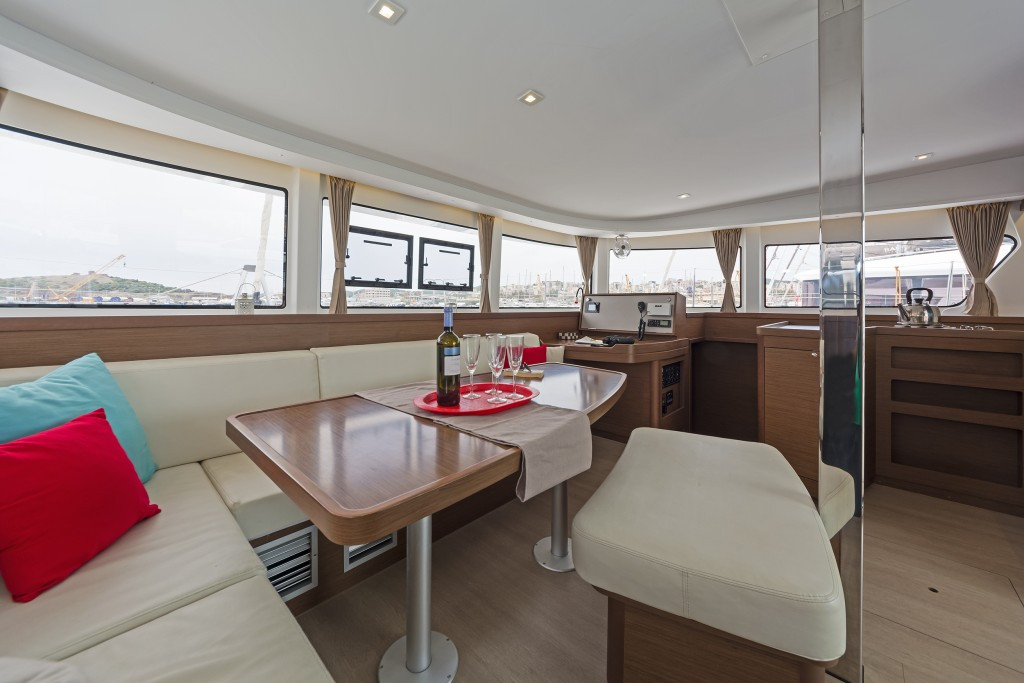 Yacht LAGOON - 42 "Deja vu"