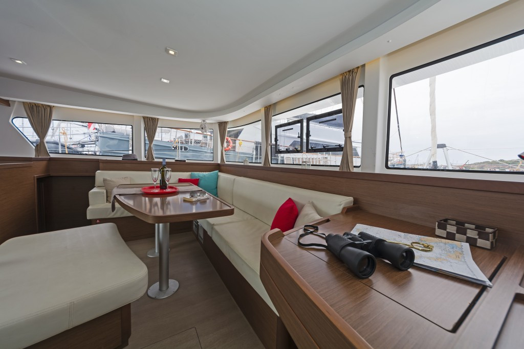 Yacht LAGOON - 42 "Deja vu"