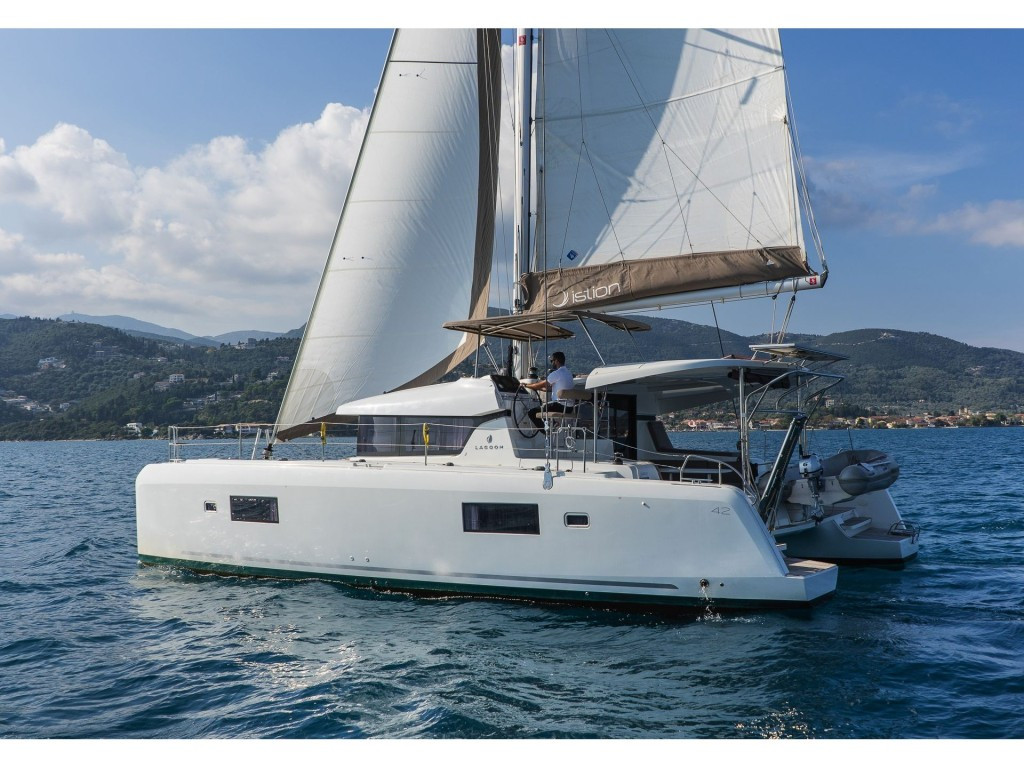 Yacht LAGOON - 42 "White Waves"