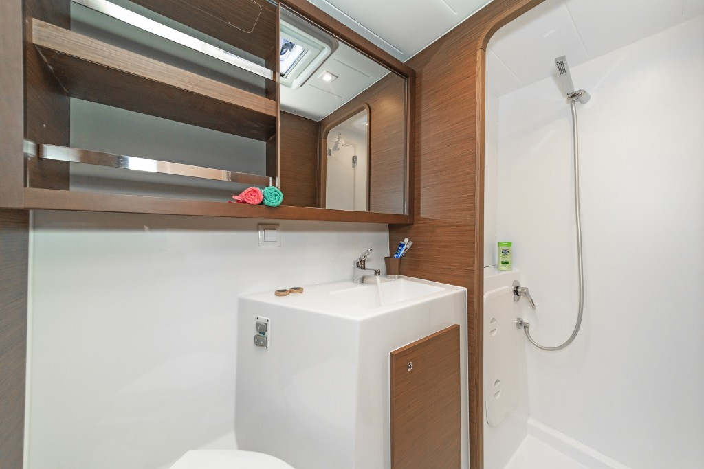 Yacht LAGOON - 42 "White Waves"