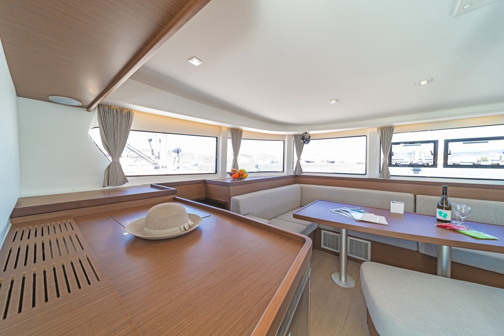 Yacht LAGOON - 42 "White Waves"