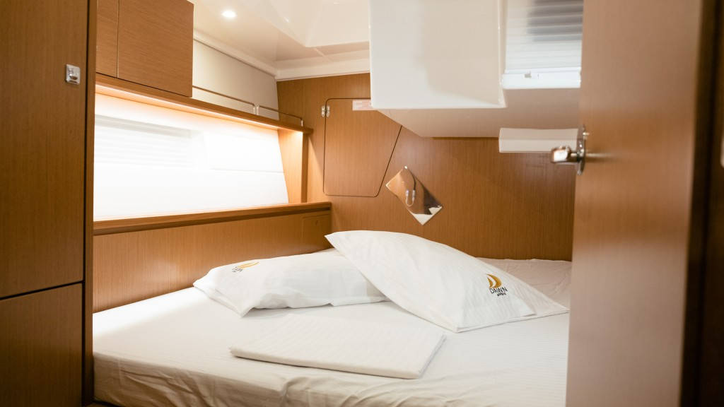 Yacht BAVARIA - C45 "Dawn"