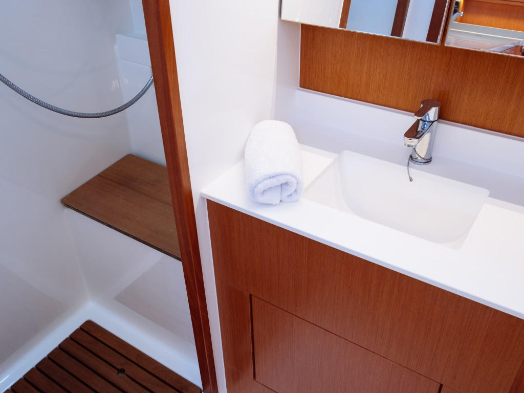 Yacht BAVARIA - C45 "Dawn"