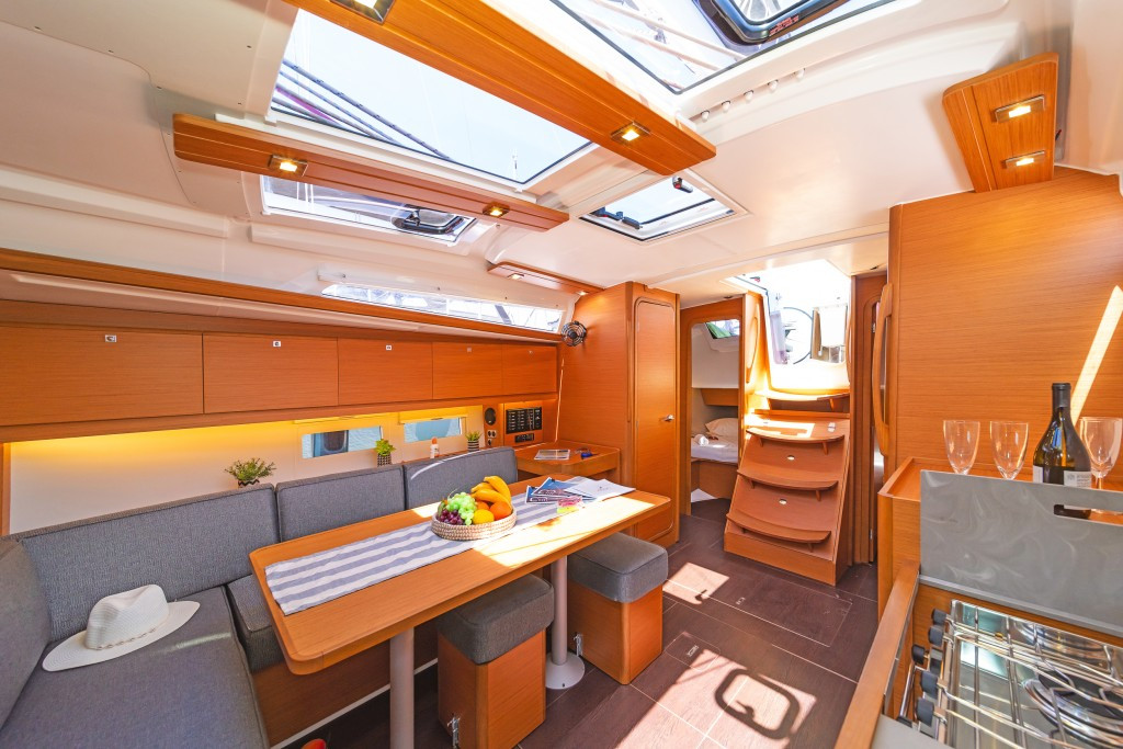 Yacht DUFOUR - 390 Grand Large "Agnes"