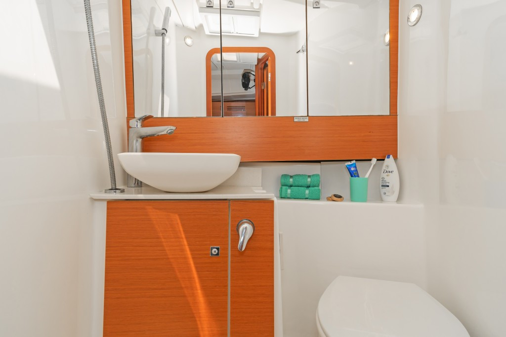 Yacht DUFOUR - 430 Grand Large "Ocean Whisper"