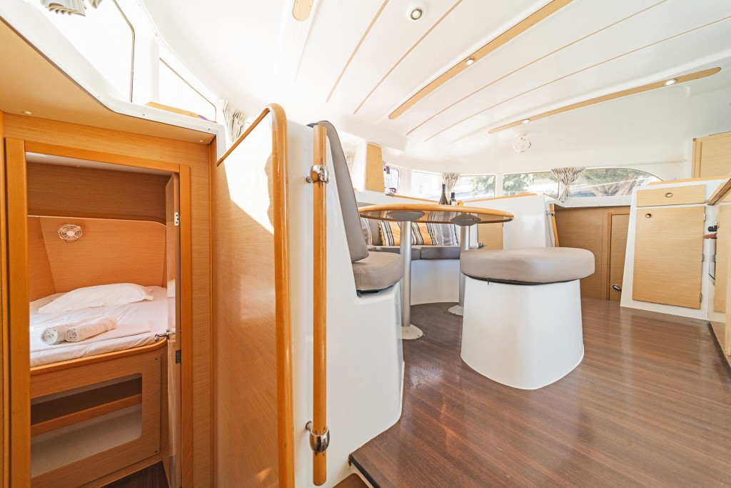 Yacht LAGOON - 380 "Golf Charlie"