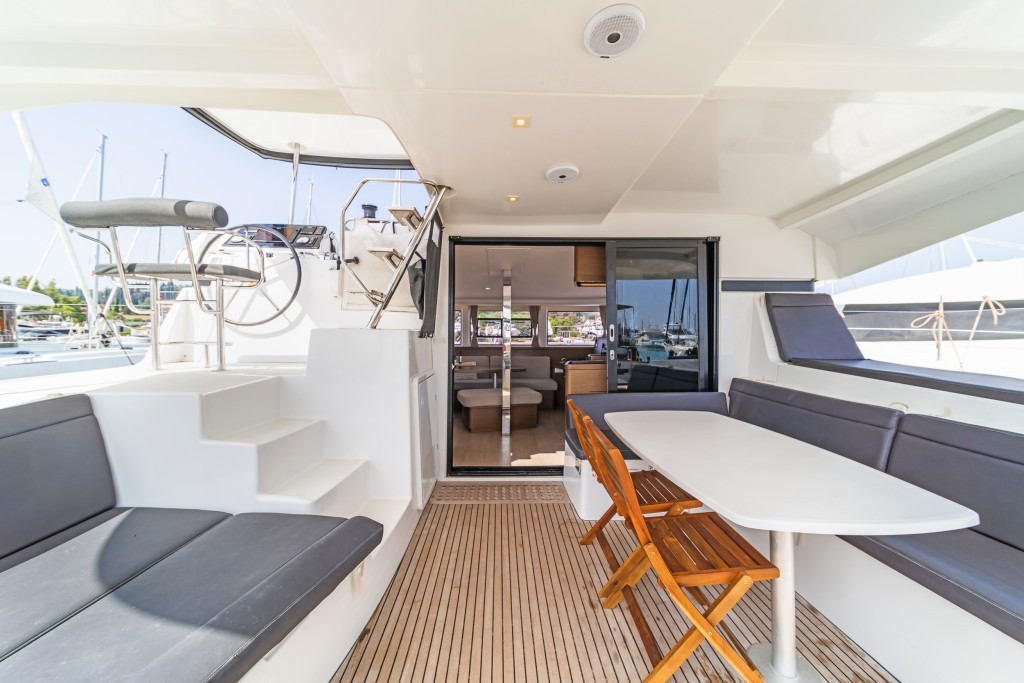 Yacht LAGOON - 42 "Pulsar"