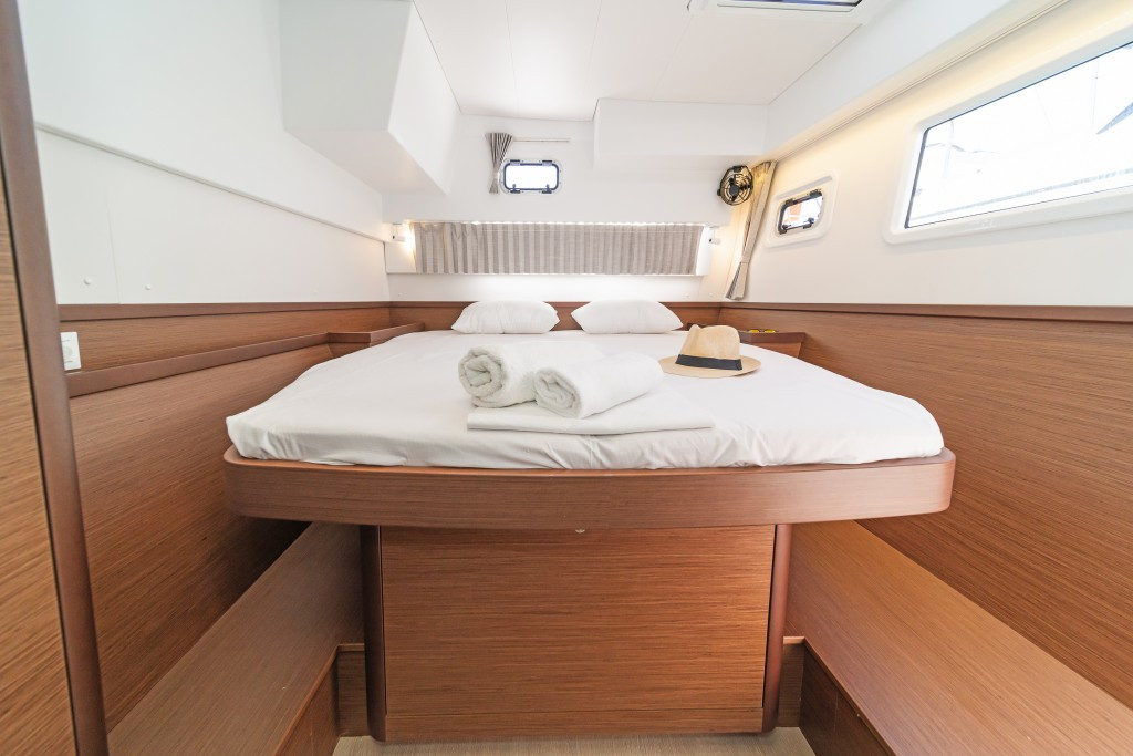 Yacht LAGOON - 42 "Aurora"