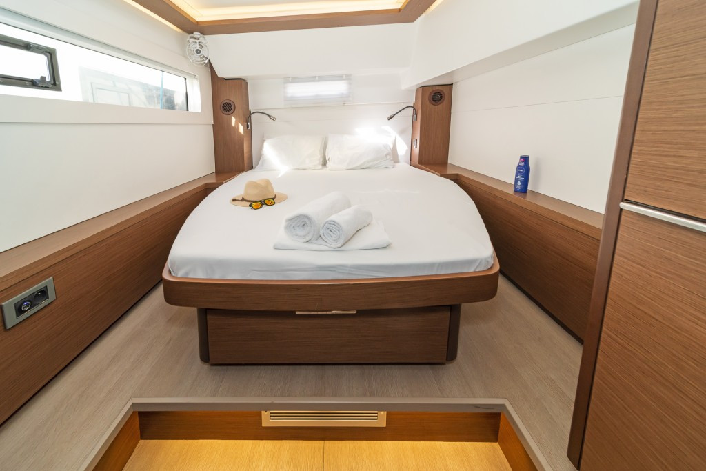 Yacht LAGOON - 46 "One Thought"