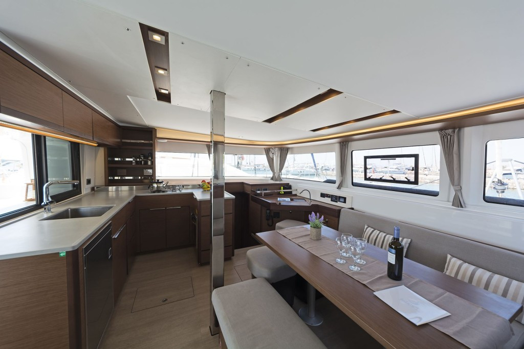 Yacht LAGOON - 46 "No Worries"