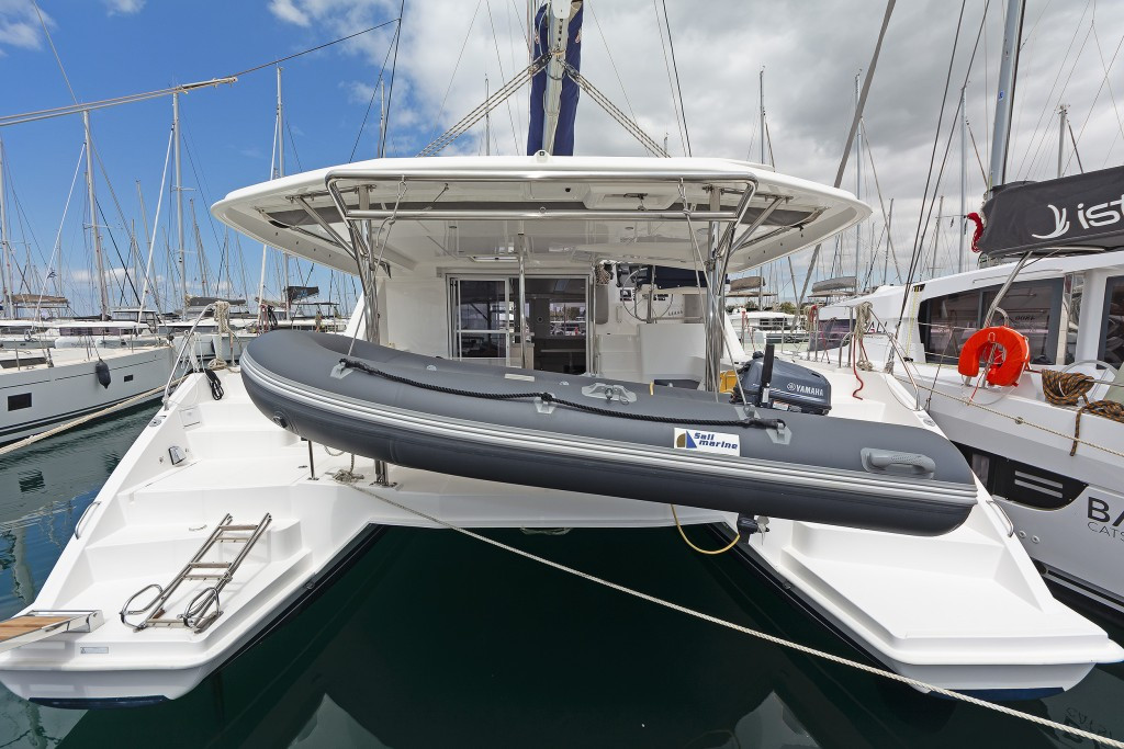 Yacht ROBERTSON AND CAINE - Leopard 48 "Satisfaction"