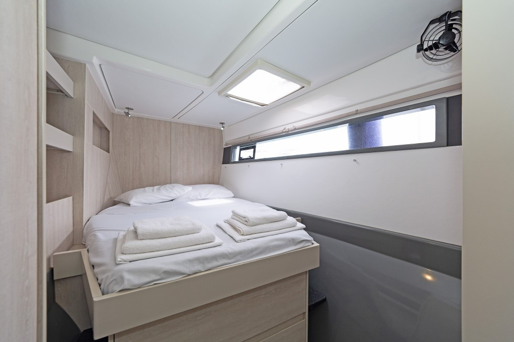 Yacht ROBERTSON AND CAINE - Leopard 48 "Satisfaction"