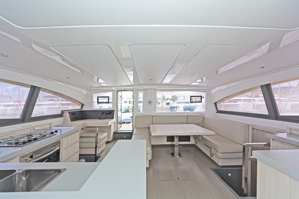 Yacht ROBERTSON AND CAINE - Leopard 48 "Satisfaction"