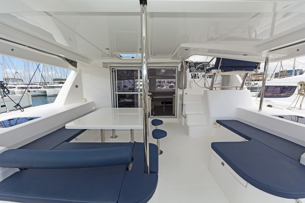 Yacht ROBERTSON AND CAINE - Leopard 48 "Satisfaction"