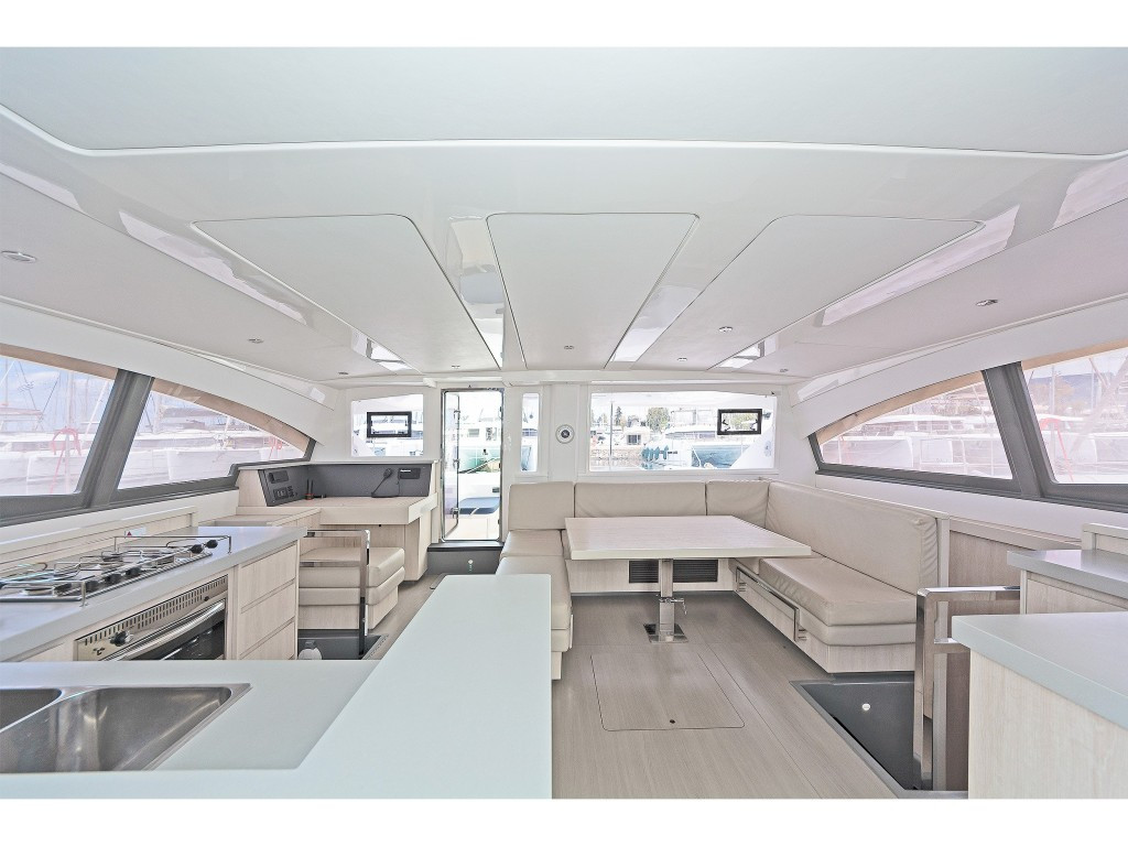 Yacht ROBERTSON AND CAINE - Leopard 48 "Satisfaction"