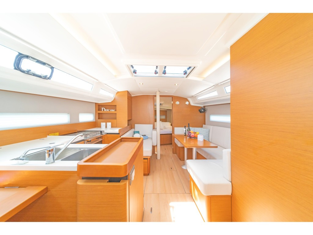 Yacht JEANNEAU - Sun Odyssey 410 "Sea Whisper"