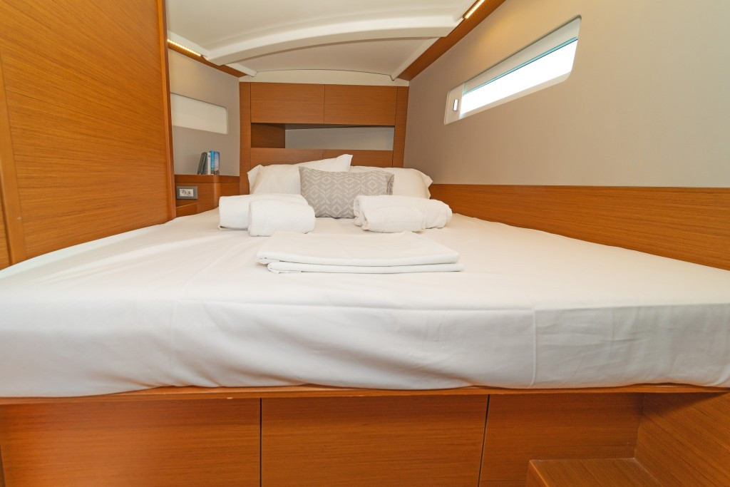 Yacht JEANNEAU - Sun Odyssey 410 "Sea Whisper"
