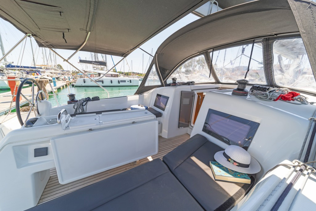 Yacht JEANNEAU - Sun Odyssey 410 "Sea Whisper"