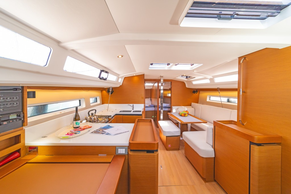 Yacht JEANNEAU - Sun Odyssey 440 "Mike Charlie"