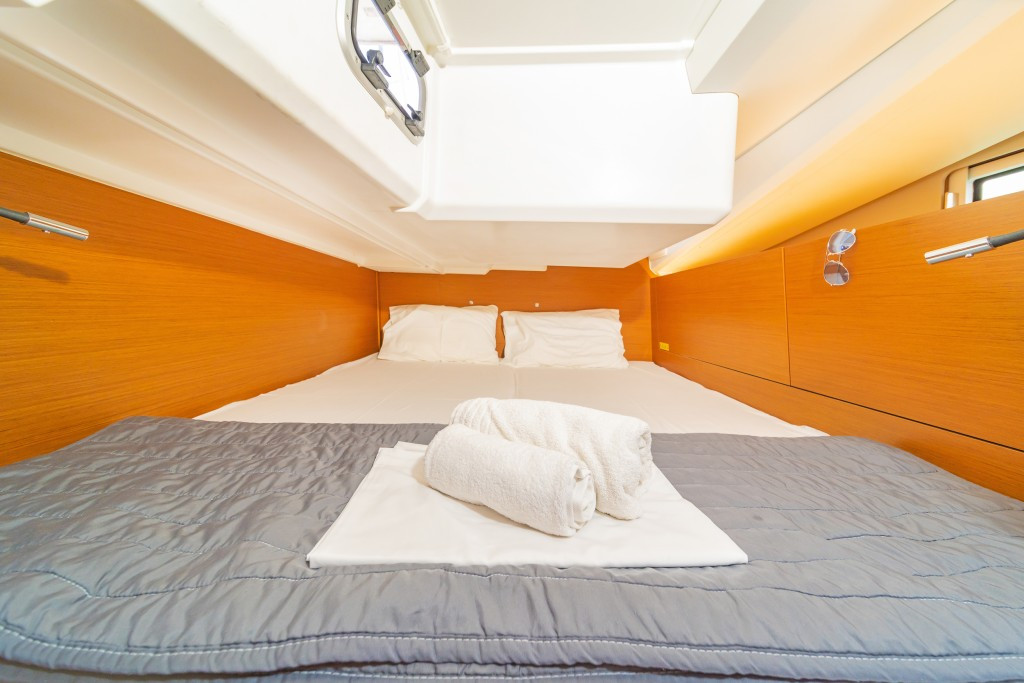 Yacht JEANNEAU - Sun Odyssey 440 "Mike Charlie"