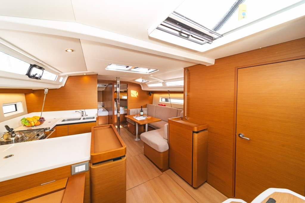 Yacht JEANNEAU - Sun Odyssey 440 "Jolly Roger"