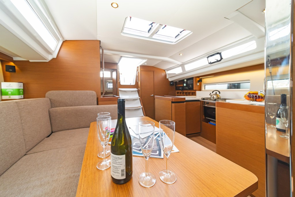 Yacht JEANNEAU - Sun Odyssey 440 "Jolly Roger"