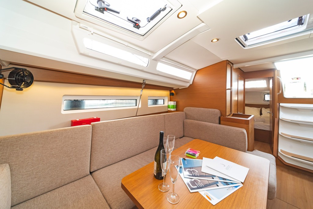 Yacht JEANNEAU - Sun Odyssey 440 "Jolly Roger"