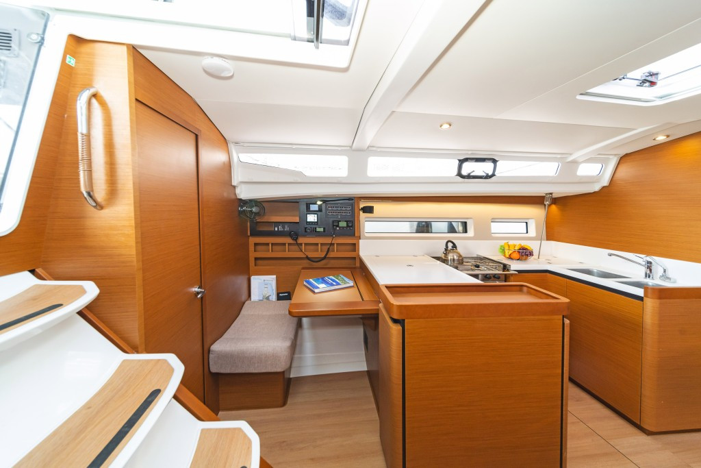 Yacht JEANNEAU - Sun Odyssey 440 "Jolly Roger"