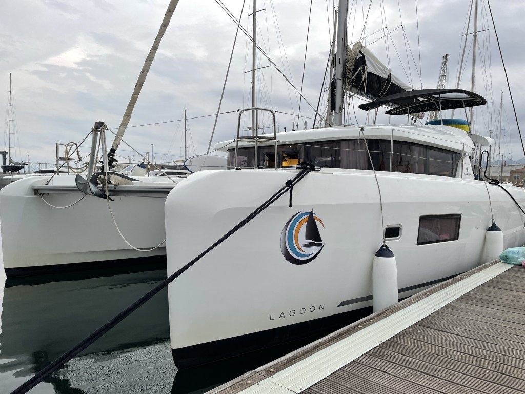 Yacht LAGOON - 42 "Alchemy"