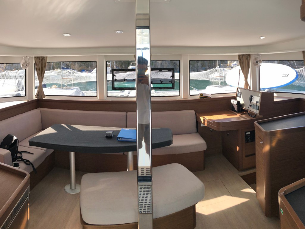 Yacht LAGOON - 42 "Alchemy"