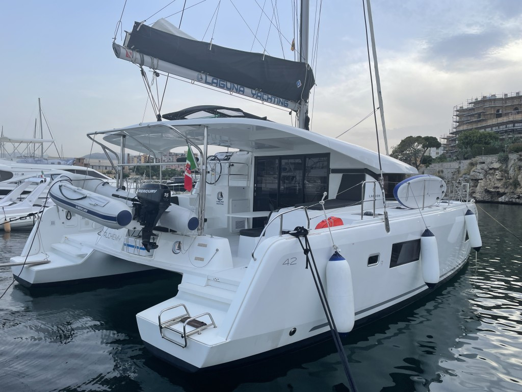 Yacht LAGOON - 42 "Alchemy"