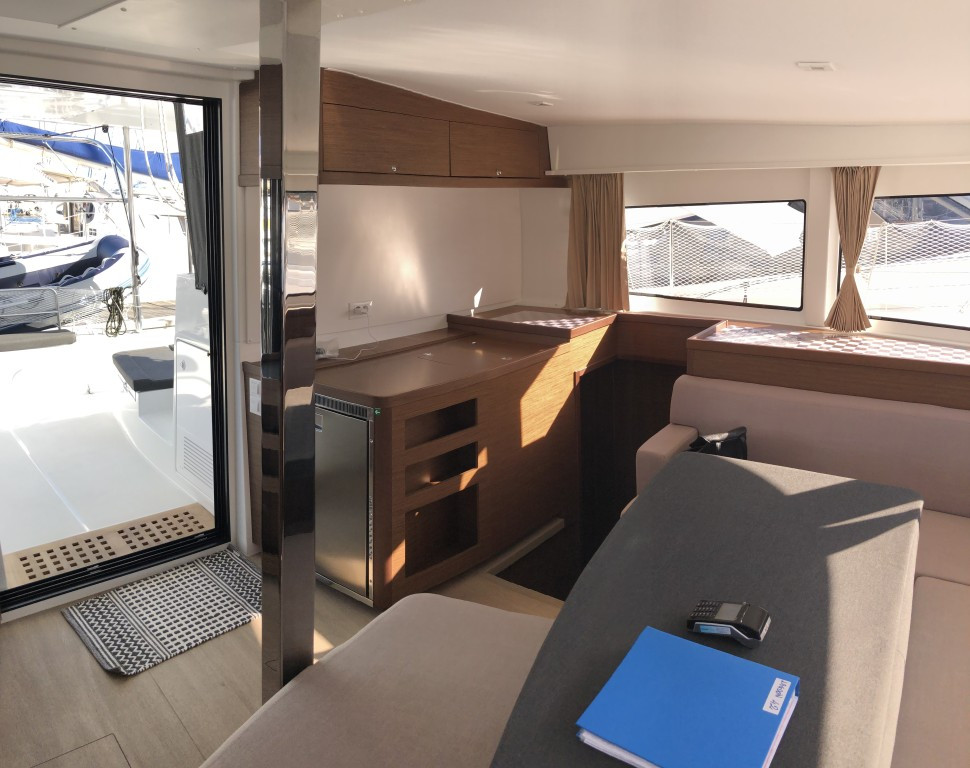 Yacht LAGOON - 42 "Alchemy"